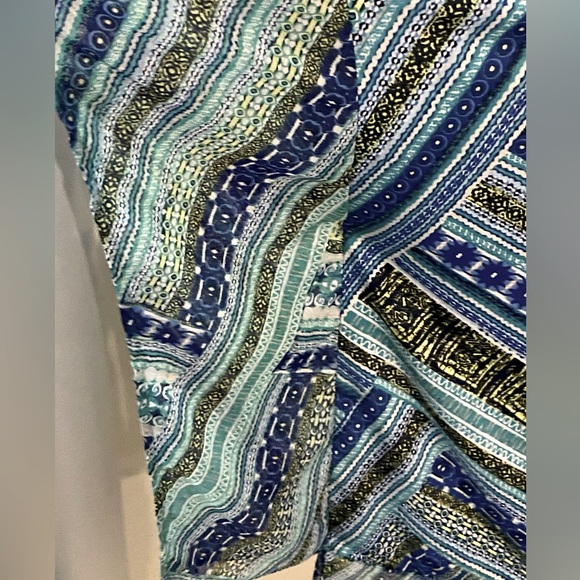 Multicolor Patterned Women's Top - Picture 5 of 16